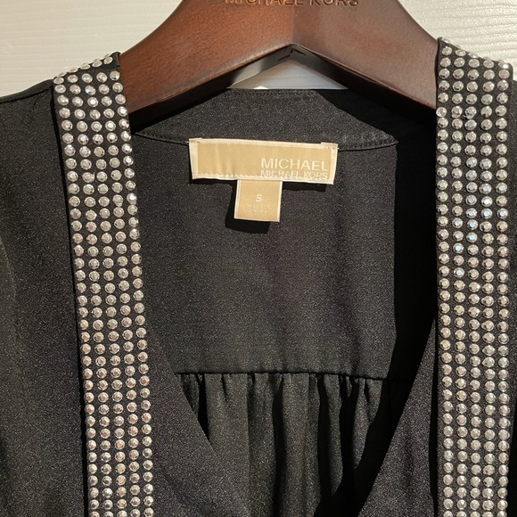 Michael Kors sleeveless button up blouse. - Picture 2 of 4